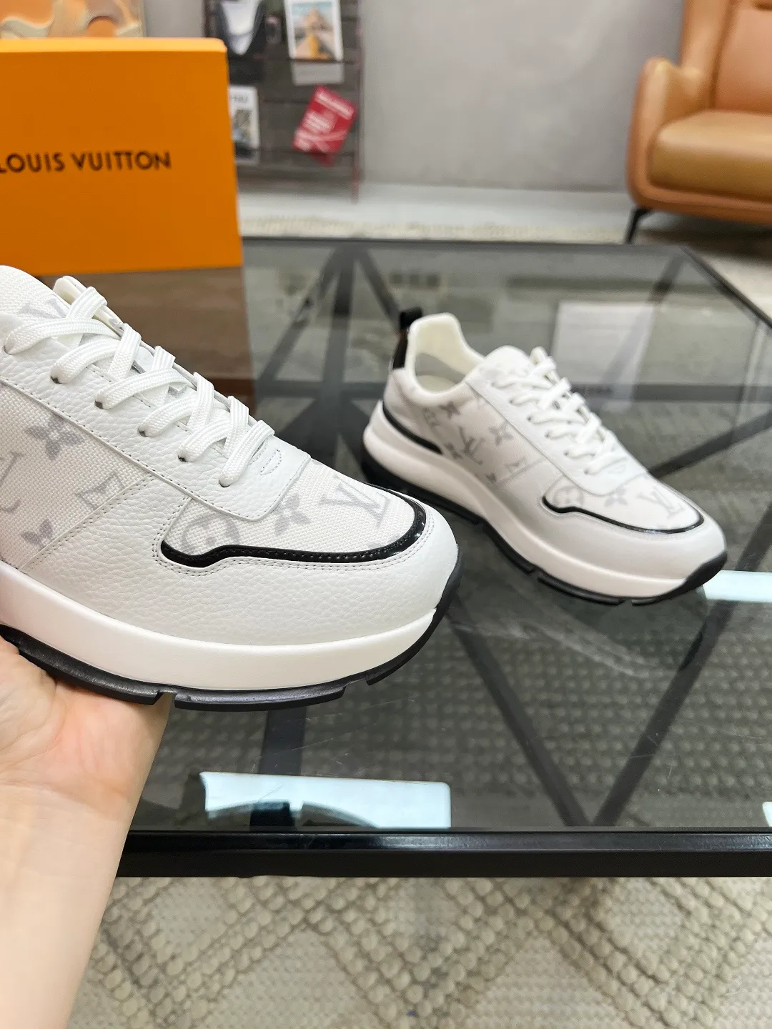 Factory price: 480💰LV🔍Top purchasing agent🇮🇹 Lu Street God's new sports shoes are coming and are available at counters simultaneously. Original factory configuration, original cowhide imported from Italy with mesh fabric, high-quality printing and splicing complex process, sports trendy person, imported water-dyed cowhide lining, sole: Wang Yuan factory specially provides the original sole, super comfortable, original factory follow-up goods 🔍🔍High quality, you can enter and leave the counter at will, welcome to compare and synchronize with the counter, code number 38-44, customized 45